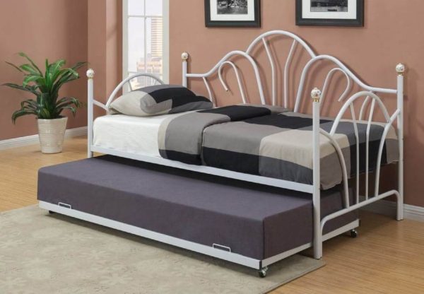 White Metal Frame Bed Hot on Sale